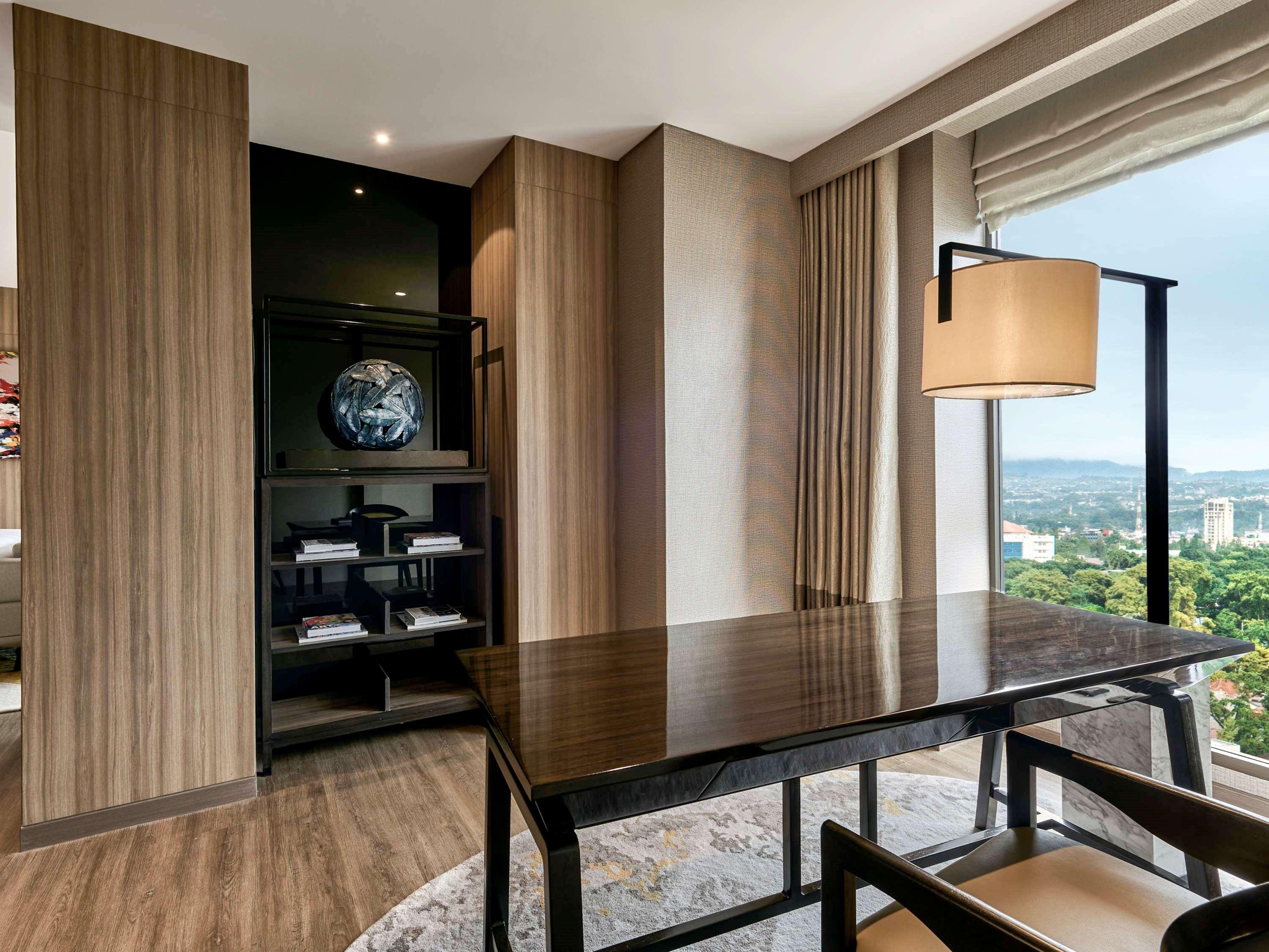 Pullman Bandung Grand Central Bilik gambar