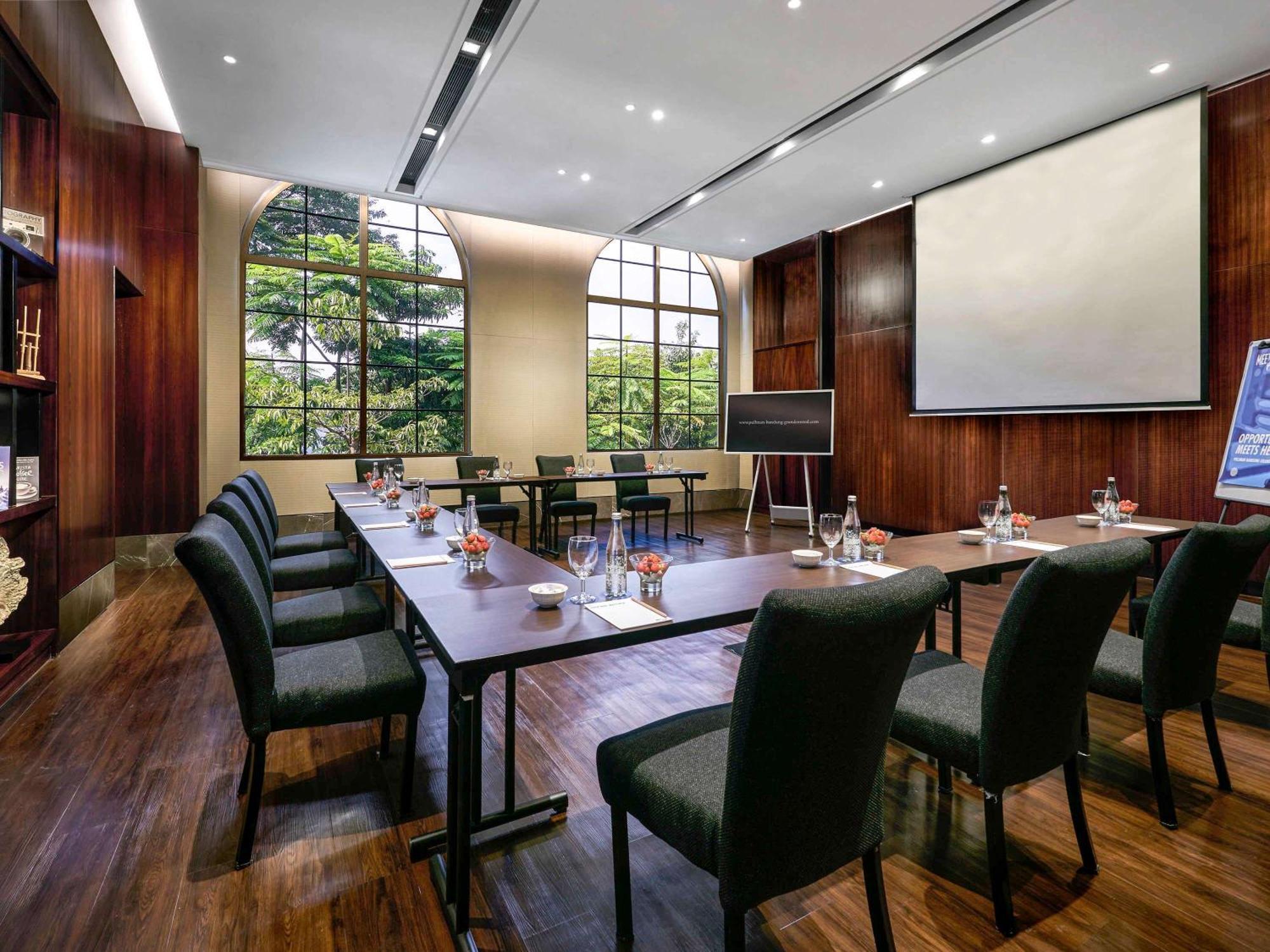 Pullman Bandung Grand Central Luaran gambar